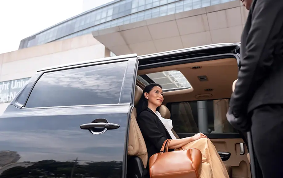 Best Tour Packages from Dubai limousine-ride-in-Dubai